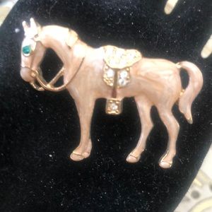 Horse lovers pin.